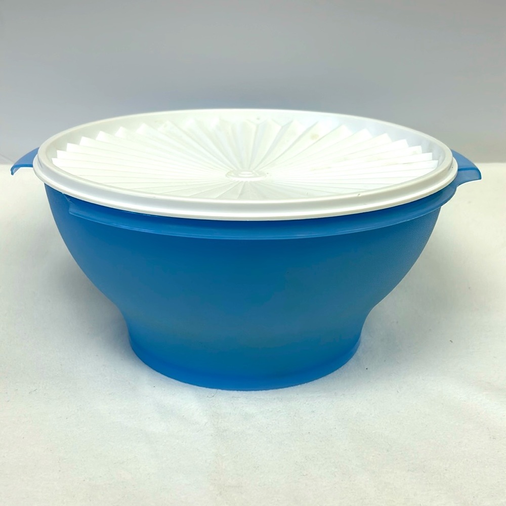 TUPPERWARE  10 x5 pastel blue servalier storage mixing bowl # 880
